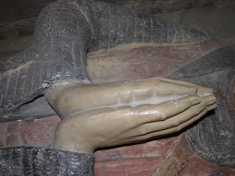 monument (gisant) de Guillaume de Parthenay, détail