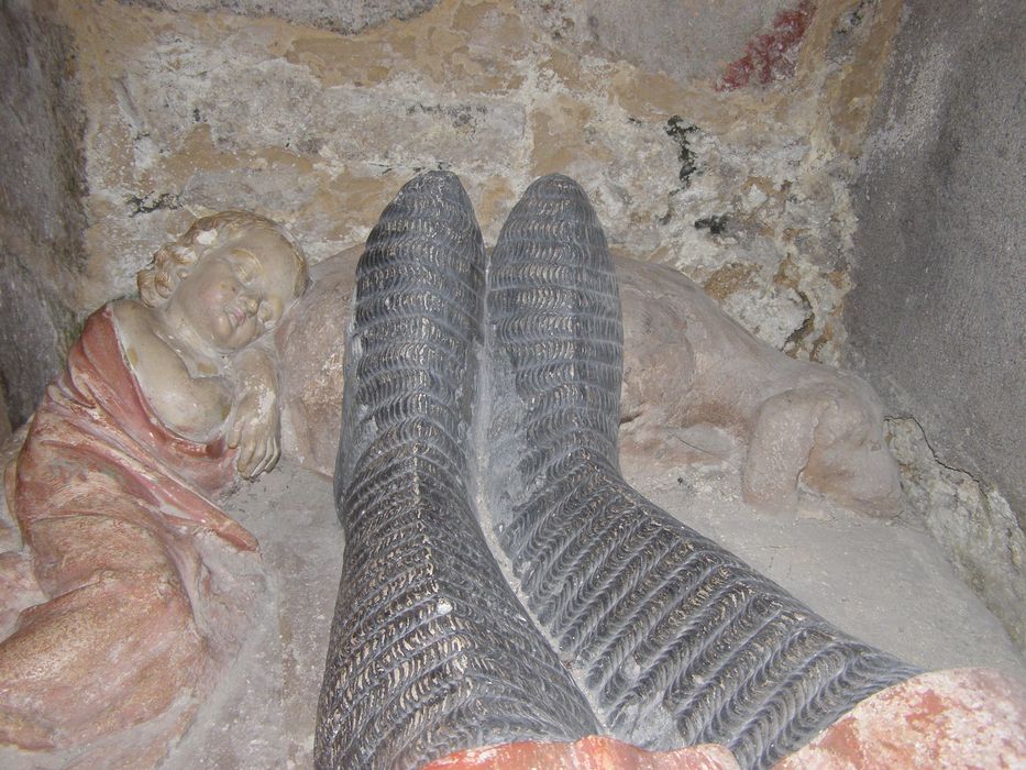 monument (gisant) de Guillaume de Parthenay, détail