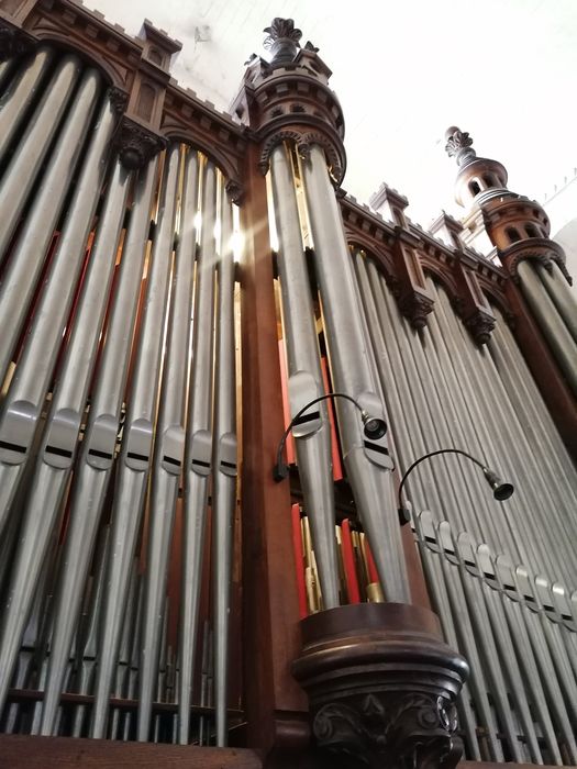 orgue de tribune, vue partielle