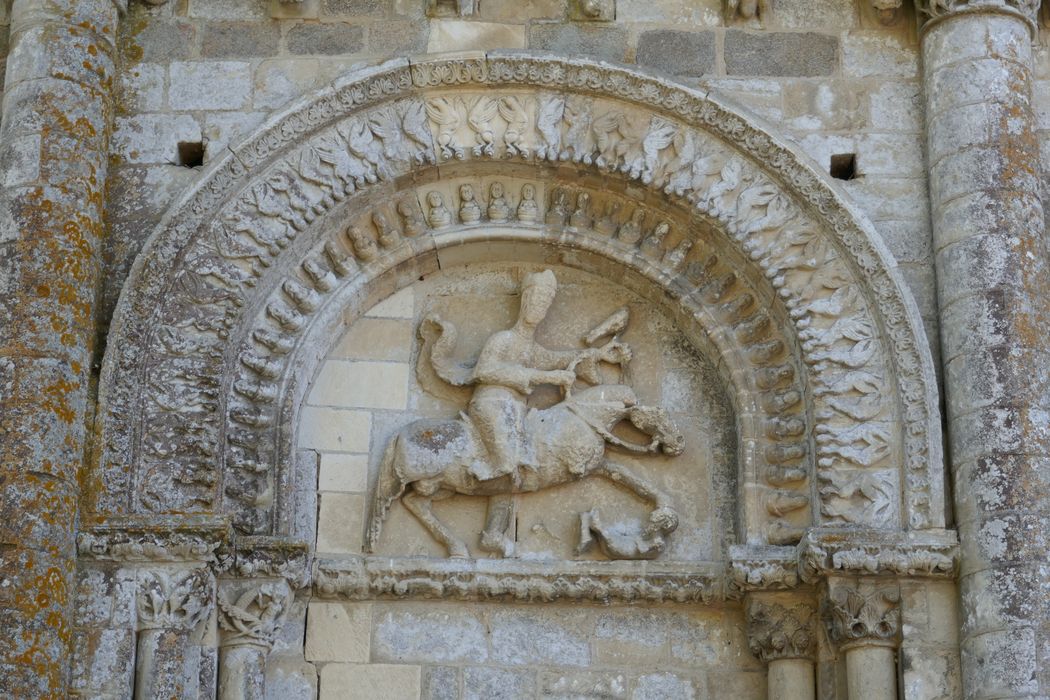 haut-relief équestre : Chevalier