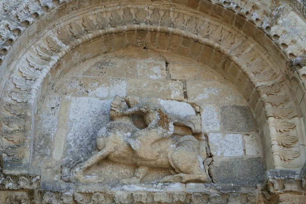 haut-relief : Samson terrassant le lion