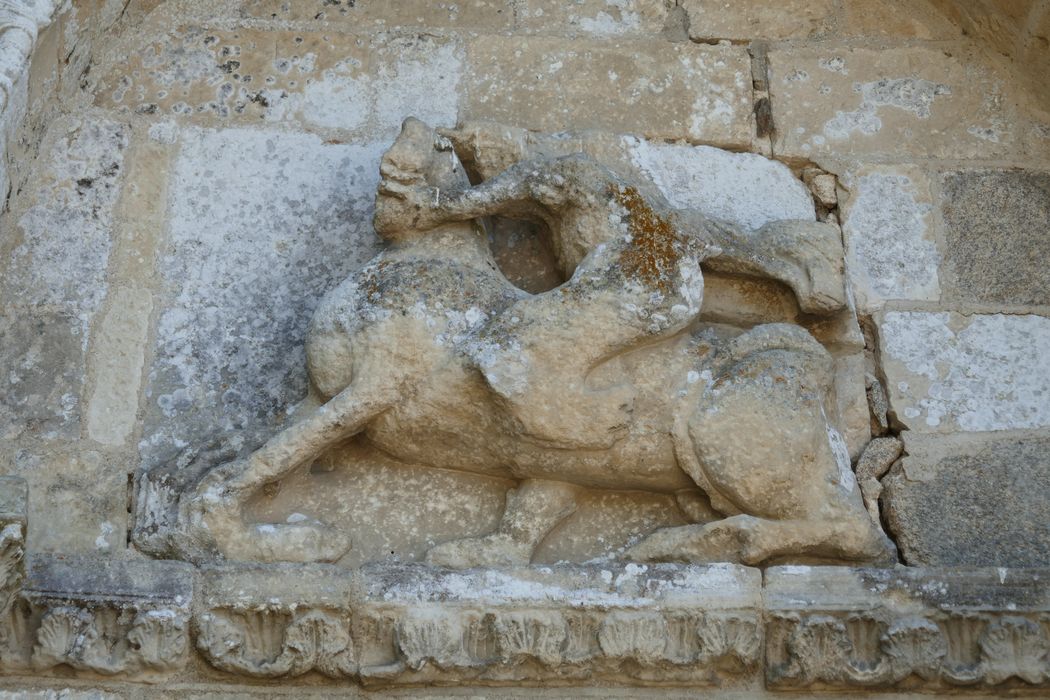 haut-relief : Samson terrassant le lion