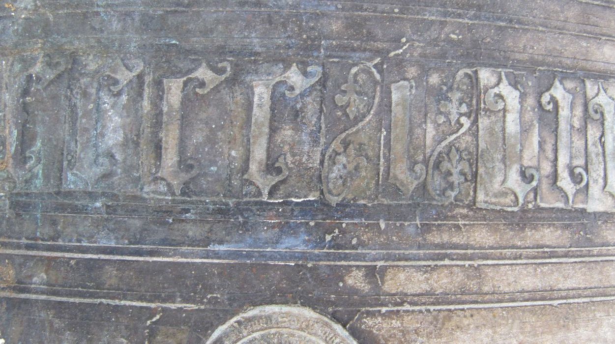 cloche, détail de l’inscription