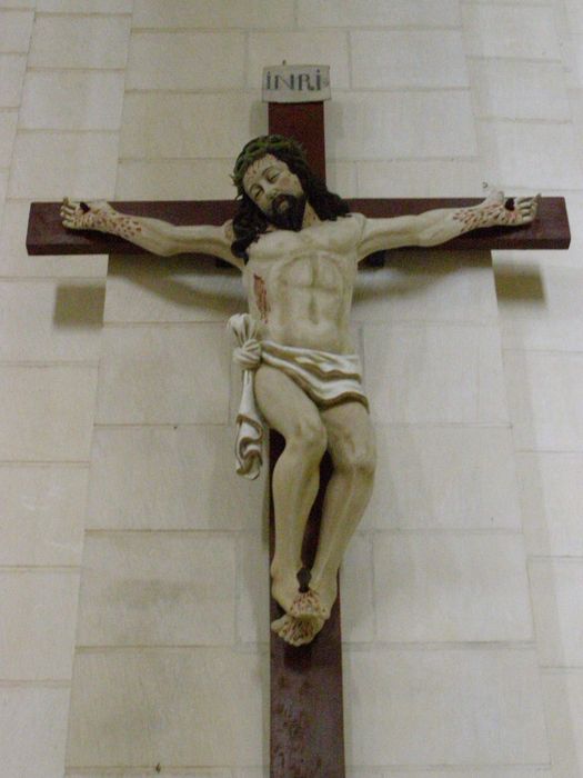 statue : Christ en croix