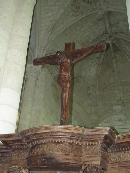 statue : Christ en croix