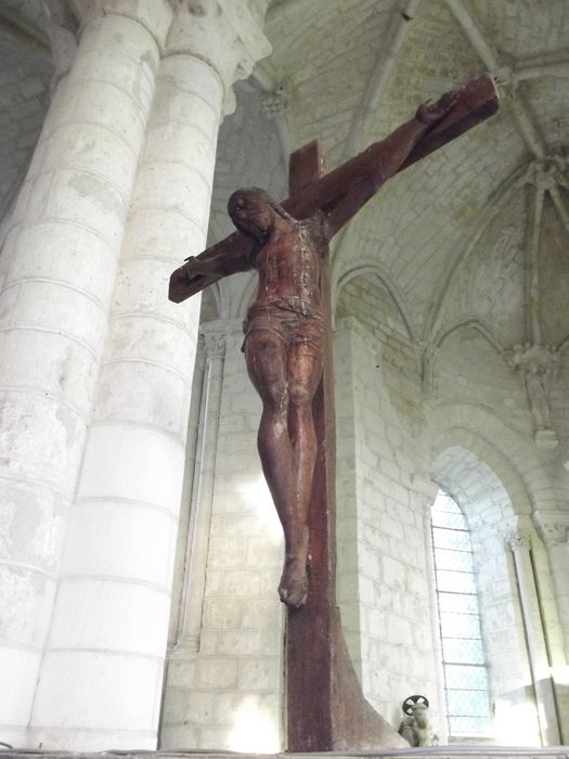 statue : Christ en croix