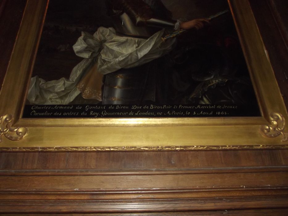tableau : portrait du duc de Gontaut Biron, détail de l’inscription
