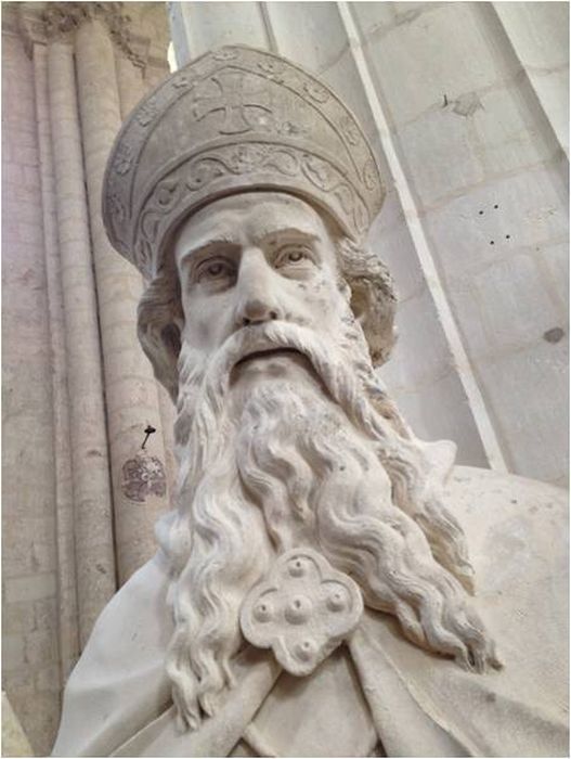 Deux sculptures monumentales : Saint Maixent et Saint-Saturnin