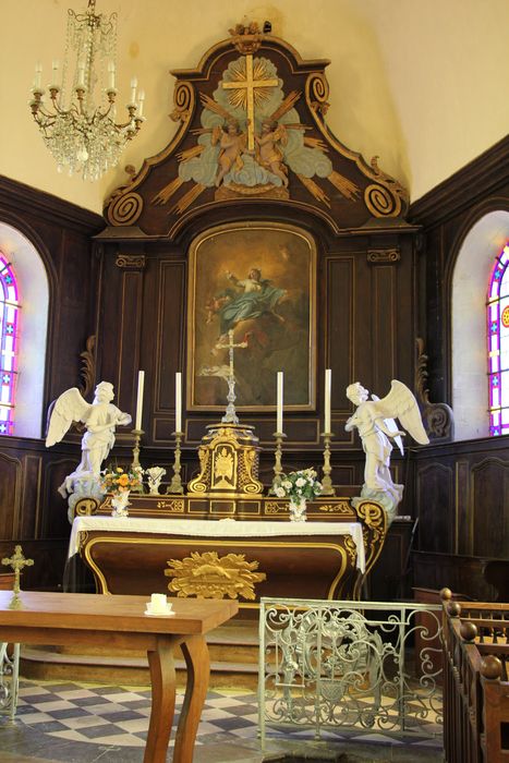 maître-autel, tabernacle, retable, statues : Anges adorateurs, chandeliers, tableau : L'Assomption