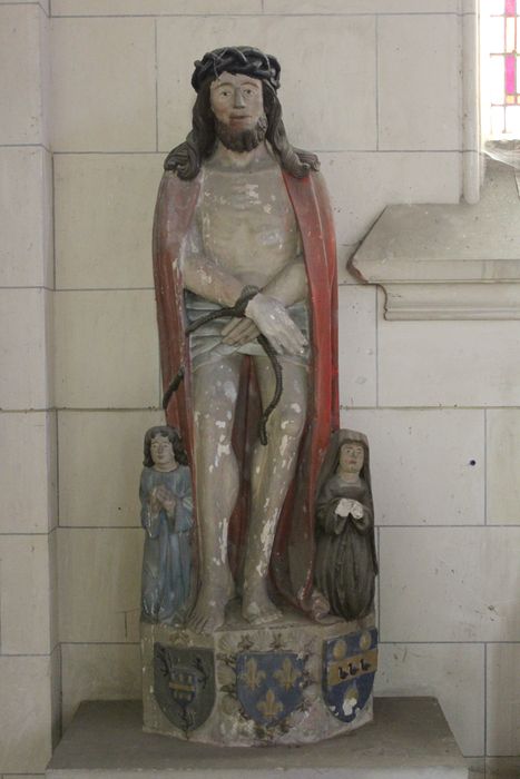 statue : Ecce Homo avec le donateur et sa femme, socle - © Ministère de la Culture (France), Conservation des antiquités et des objets d’art de la Somme – Tous droits réservés 