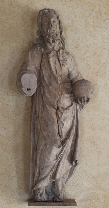 statue : Christ tenant la boule du monde - © Ministère de la Culture (France), Conservation des antiquités et des objets d’art de la Somme – Tous droits réservés 