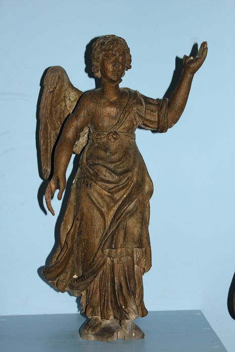 statue : Ange - © Ministère de la Culture (France), Conservation des antiquités et des objets d’art de la Somme – Tous droits réservés