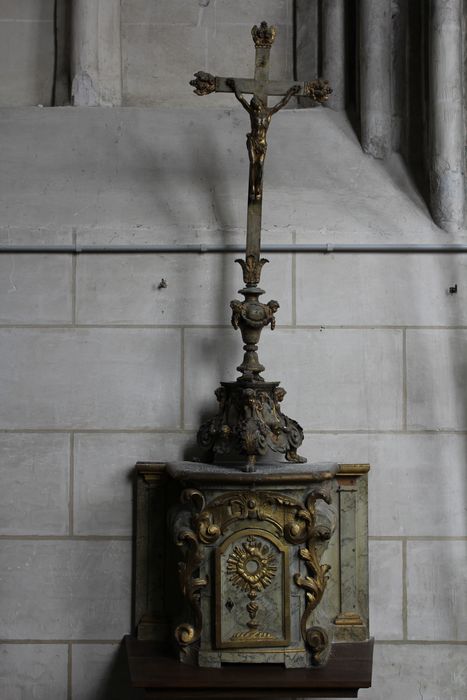 statue (crucifix) : Christ en croix dit grand crucifix - © Ministère de la Culture (France), Conservation des antiquités et des objets d’art de la Somme – Tous droits réservés 