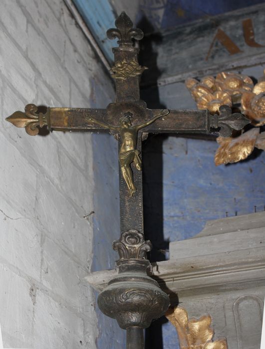 croix de procession fleurdelysée - © Ministère de la Culture (France), Conservation des antiquités et des objets d’art de la Somme – Tous droits réservés 