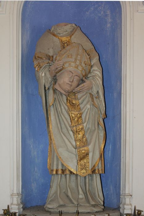 statue : Saint Denis céphalophore - © Ministère de la Culture (France), Conservation des antiquités et des objets d’art de la Somme – Tous droits réservés 