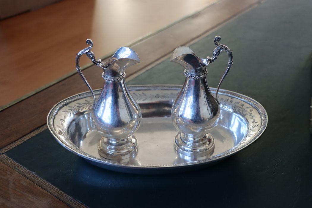 burettes, plateau et clochette - © Ministère de la Culture (France), Conservation des antiquités et des objets d’art de la Somme – Tous droits réservés 
