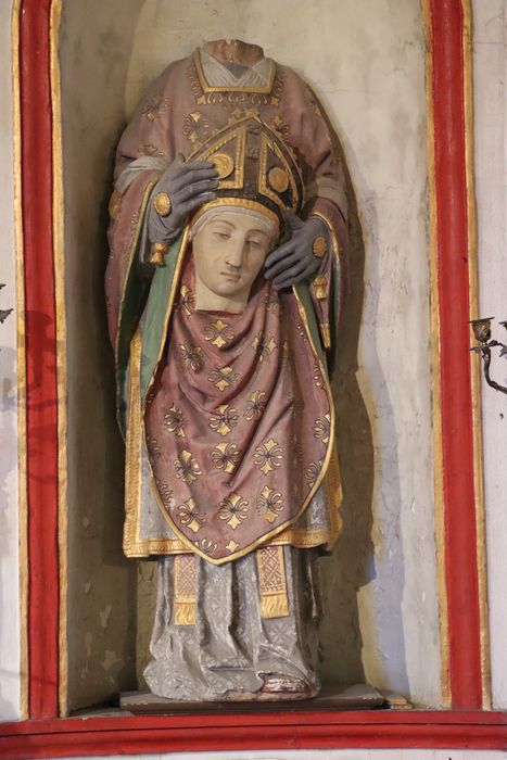 statue : Saint Lucien céphalophore - © Ministère de la Culture (France), Conservation des antiquités et des objets d’art de la Somme – Tous droits réservés 