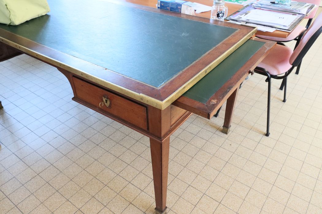 bureau, vue partielle - © Ministère de la Culture (France), Conservation des antiquités et des objets d’art de la Somme – Tous droits réservés 