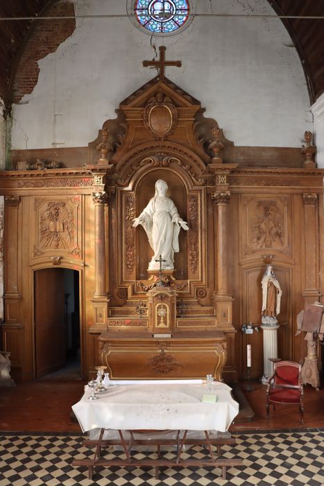 maître-autel, retable, bas-reliefs (panneaux), statue : Vierge - © Ministère de la Culture (France), Conservation des antiquités et des objets d’art de la Somme – Tous droits réservés 