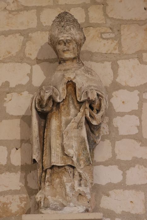 statue : Saint Médard en évêque - © Ministère de la Culture (France), Conservation des antiquités et des objets d’art de la Somme – Tous droits réservés