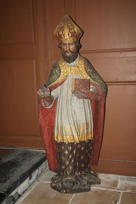 statue : Evêque bénissant et tenant un livre - © Ministère de la Culture (France), Conservation des antiquités et des objets d’art de la Somme – Tous droits réservés 