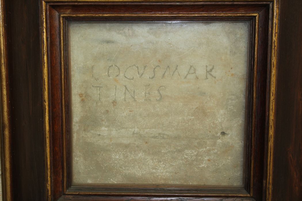 plaque de marbre paléochrétienne au nom de Locus Martines - © Ministère de la Culture (France), Conservation des antiquités et des objets d’art de la Somme – Tous droits réservés 