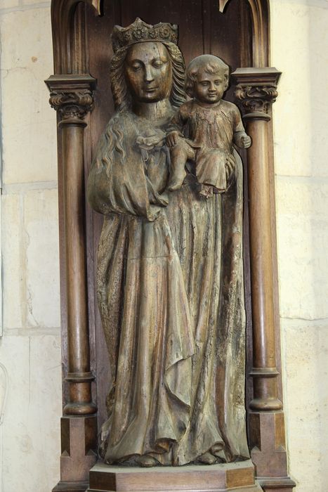 statue : Vierge à l'Enfant dite Vierge à la porte - © Ministère de la Culture (France), Conservation des antiquités et des objets d’art de la Somme – Tous droits réservés 