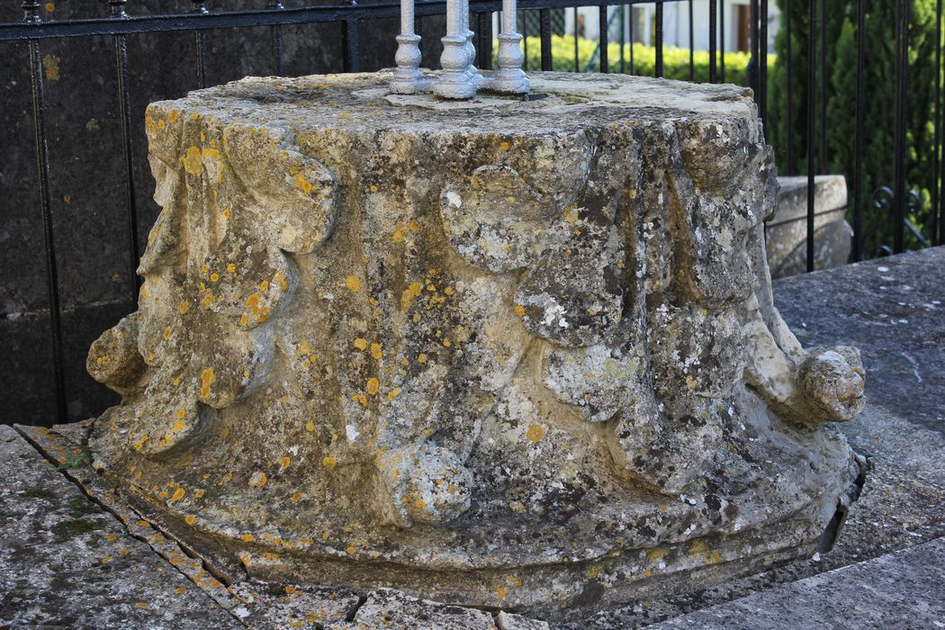 chapiteau - © Ministère de la Culture (France), Conservation des antiquités et des objets d’art de la Somme – Tous droits réservés 