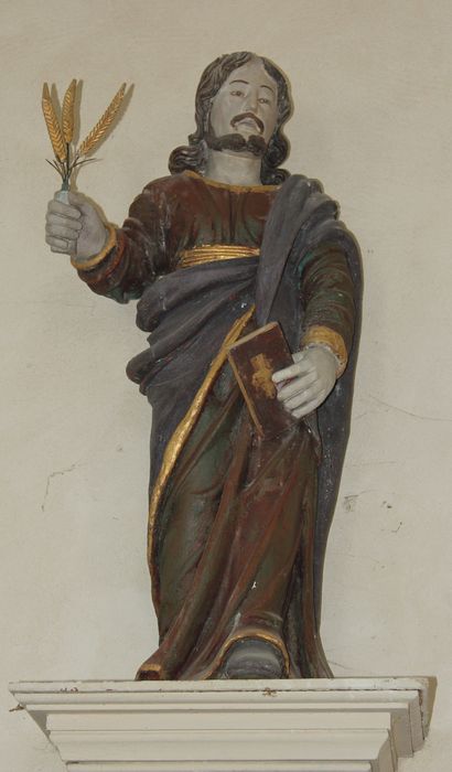 statue : Jésus (?) tenant un livre et des épis de blé dit aussi saint Pierre - © Ministère de la Culture (France), Conservation des antiquités et des objets d’art de la Somme – Tous droits réservés