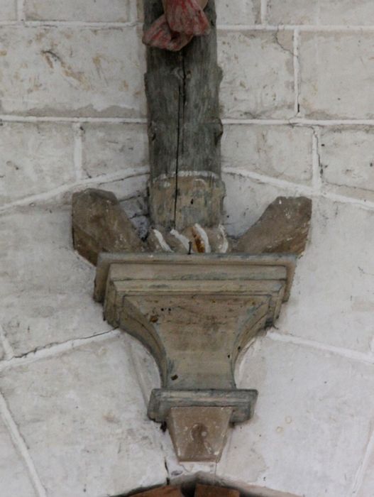 statue : Christ en croix, détail