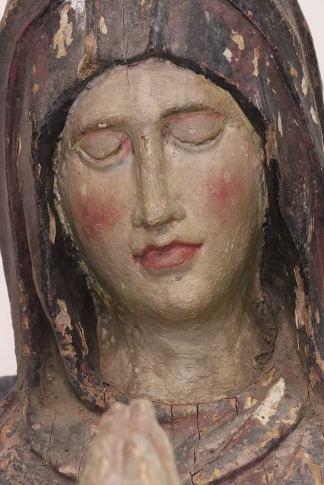 statue : Vierge de douleur ou Sainte femme au tombeau, détail
