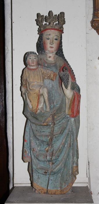 Statue : Vierge à l'Enfant couronnée tenant une grappe de raisin