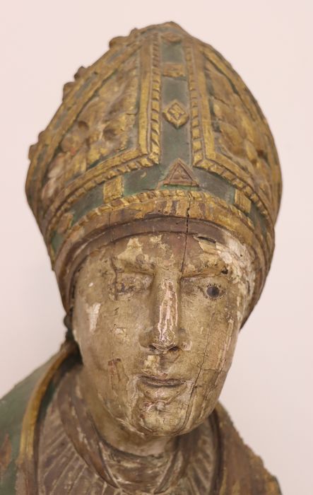 statue : Saint évêque, détail
