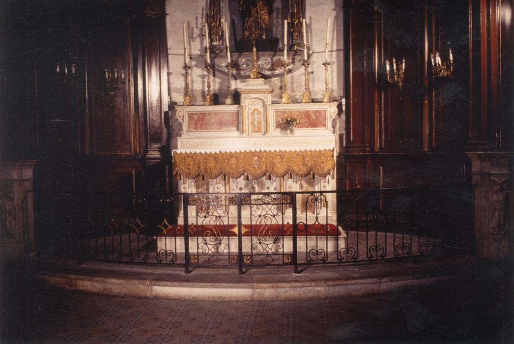 Clôture de la chapelle Saint-Joseph (table de communion)