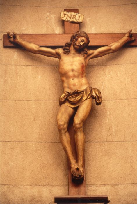 Statue : Christ en croix (n°1)