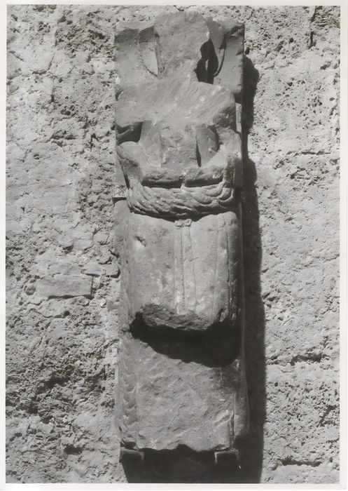 statue féminine (fragment)