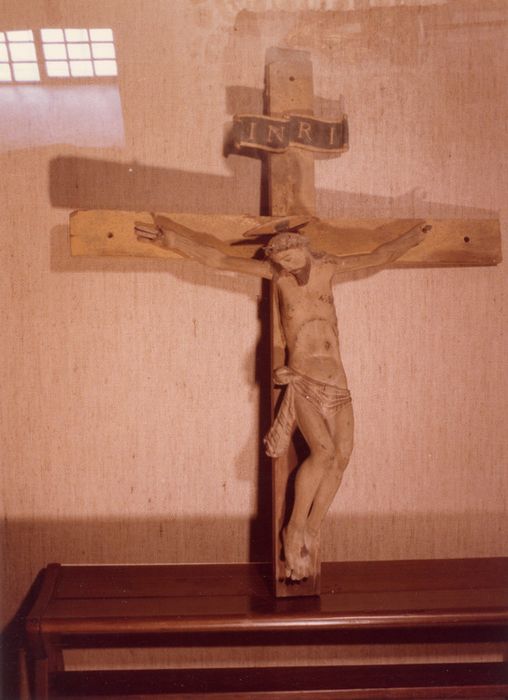 statue : Christ en croix