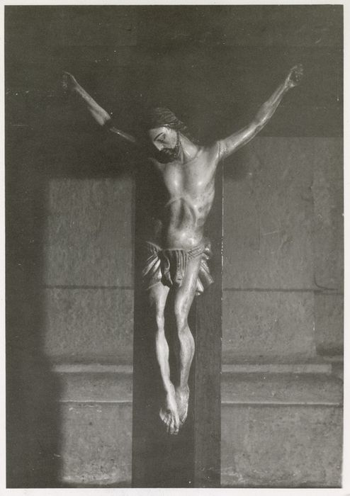 statue : Christ en croix