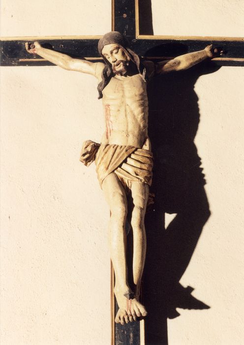 statue : Christ en croix
