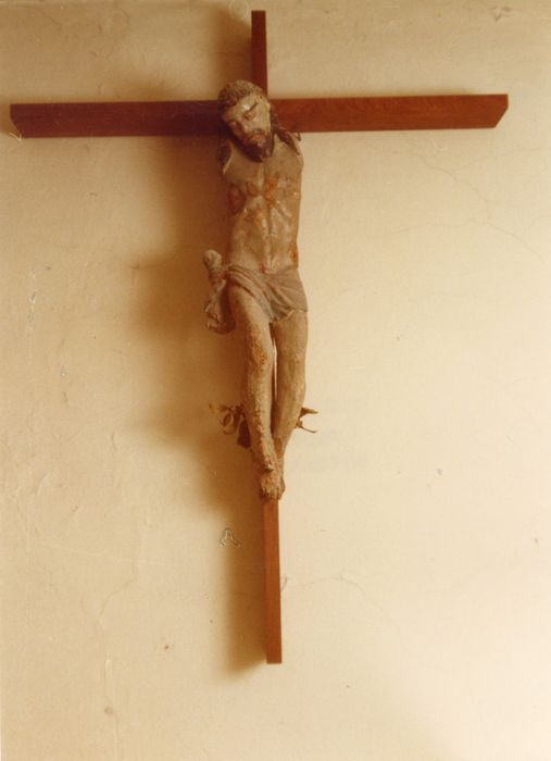 statue : Christ en croix