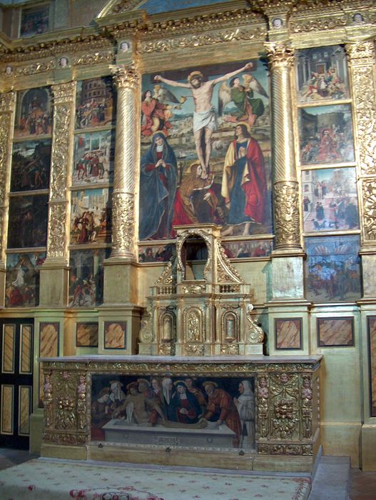 Retable du crucifix, 17 tableaux : Christ en croix, Scènes de la Passion