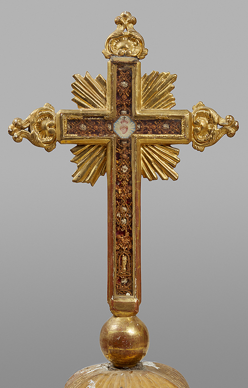 croix d'autel reliquaire, détail