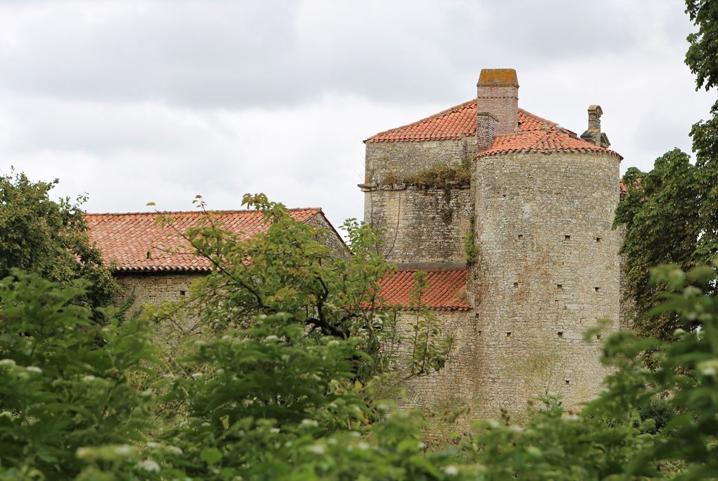 Château dit La Cressonnière (ancien) : vue partielle du château depuis l'Ouest