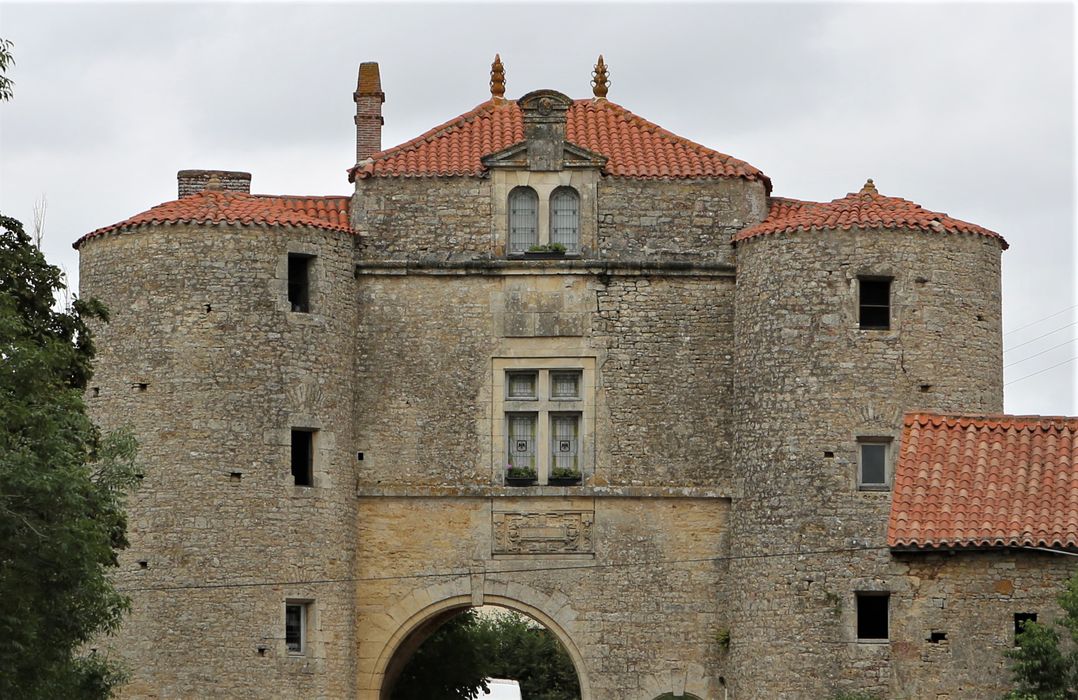 Château dit La Cressonnière (ancien), façade sud, vue partielle