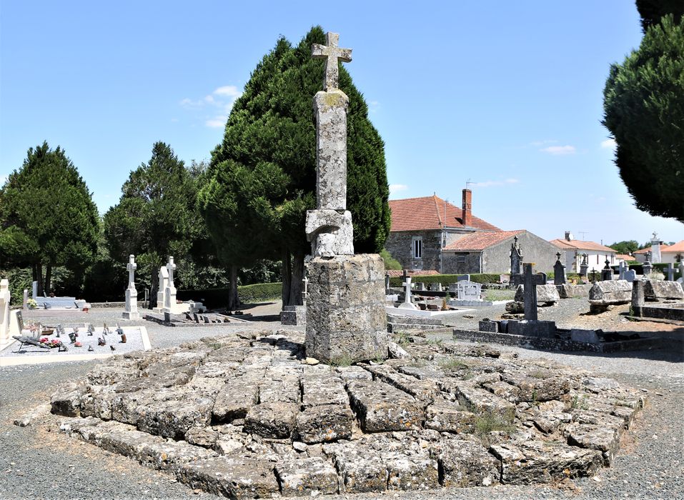 Croix du cimetière communal