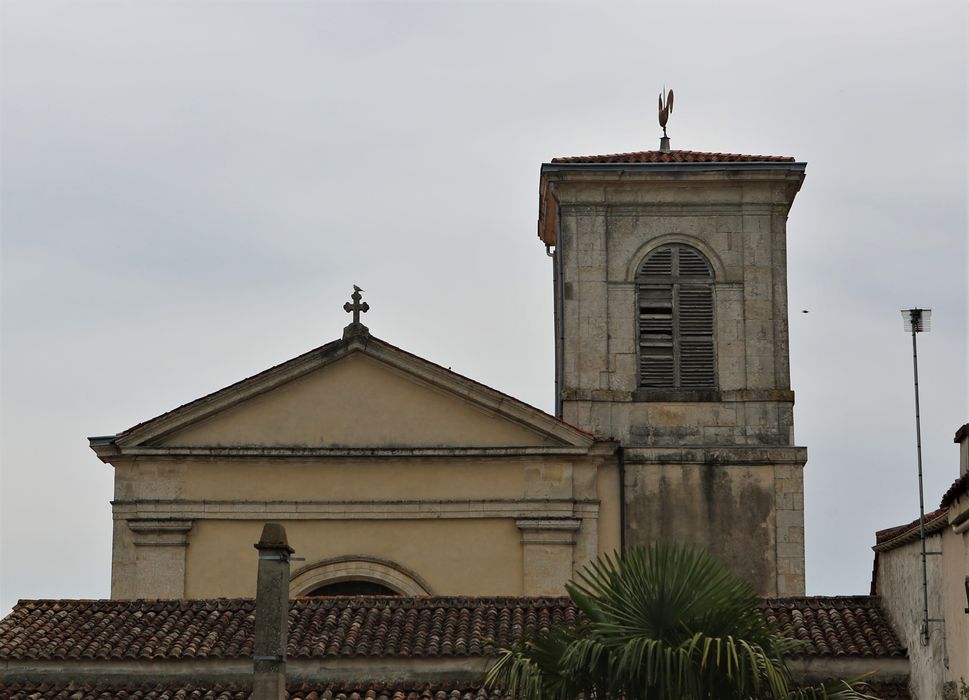 Eglise, façade occidentale, vue partielle