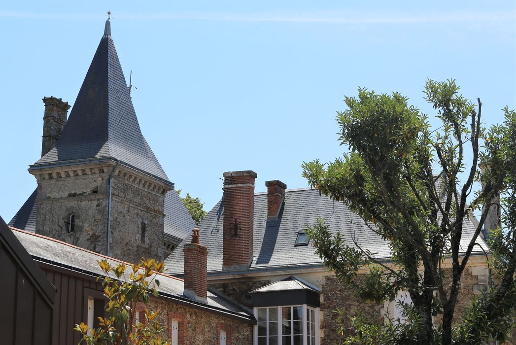 Domaine de la Haute-Braconnière, vue partielle des bâtiments depuis l'Ouest