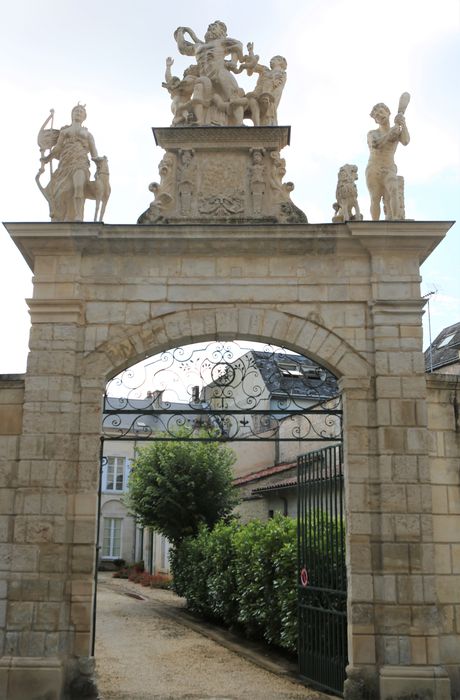 Hôtel dit Château-Gaillard, portail du Laocoon, vue générale