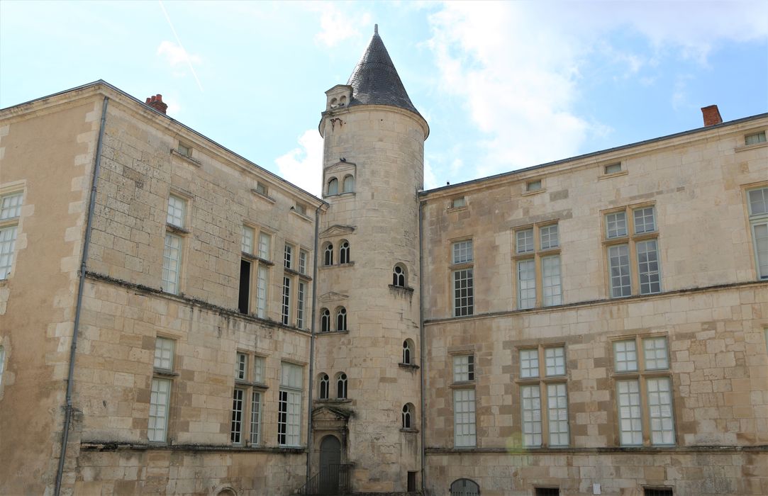 Hôtel de la Sénéchaussée : façades nord et ouest, vue générale