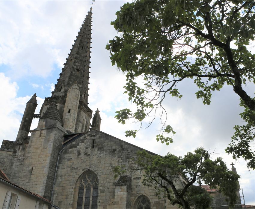 Eglise Saint-Jean, façade occidentale, vue partielle